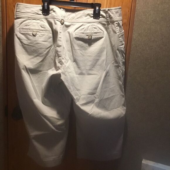 NWOT Eddie Bauer Brand Kaki Colored Capris Women’s Size 16. - Picture 14 of 14